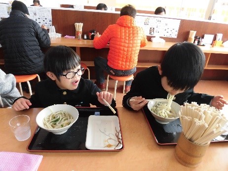 自分で注文したうどん！