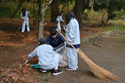 ③