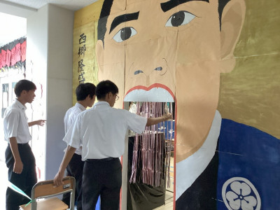 ７