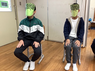 ２