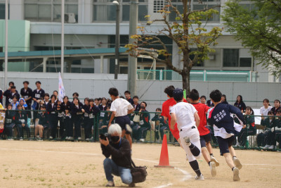 ４