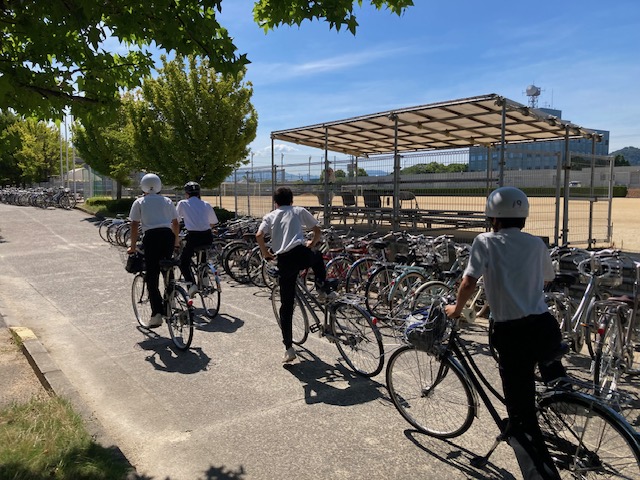 自転車で来校