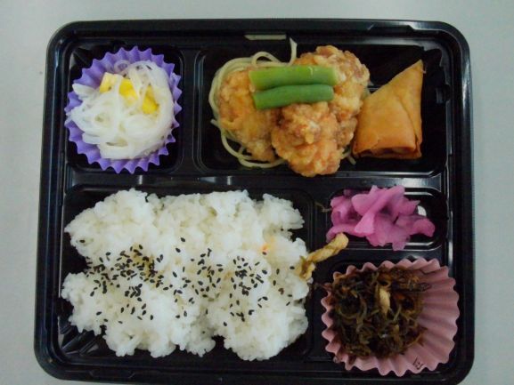 鳥のからあげチリソース弁当