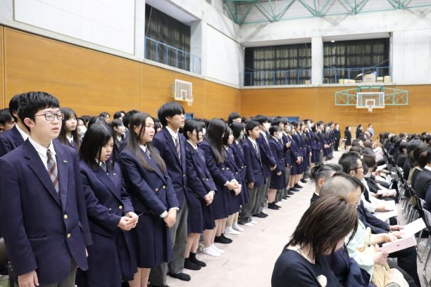 校歌斉唱２年生２