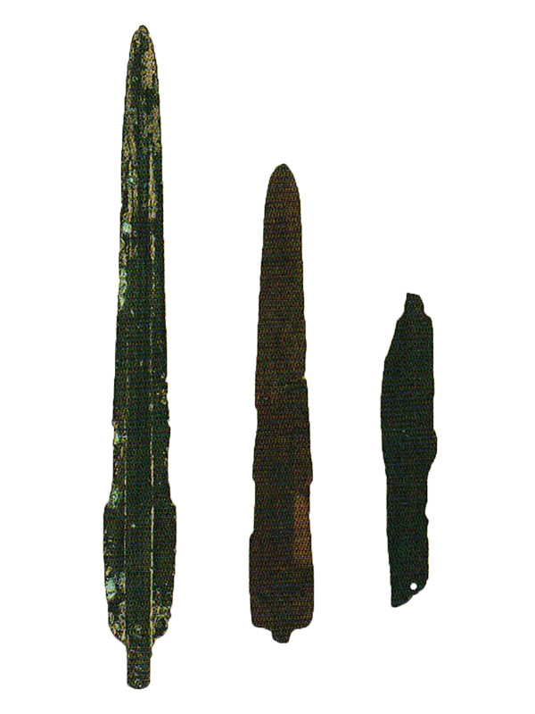 銅剣（レプリカ）・剣型木製品（右2つ）