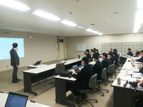 静岡県立大学　特任教授　鴨川仁先生の講義・実習　「落雷の電荷モーメント分析」