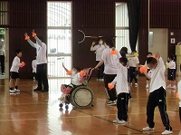 全身を使ってダンス！