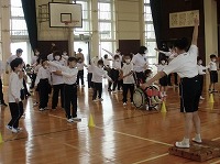 ラジオ体操は６年生のお手本をよく見て！