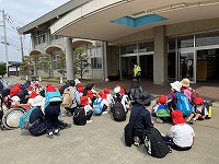 玄関集合!