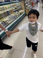 お店は広いな。