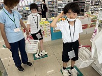 足形の上で待てています◎