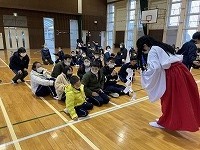 正座した学年もありました。ありがたや～～～