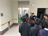 エレベーターを見学