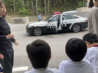 パトカーにわくわく