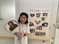 嬉しそうに写真撮影