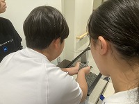 砂利を入れています。
