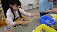 袋詰めの様子　１
