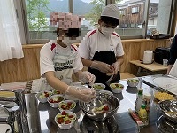 夕食準備中