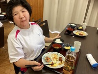 夕食の様子2