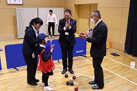 どっちが勝ったでしょう？