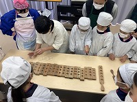 真剣に話を聞きます。