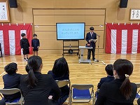 TVに映して発表します。