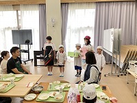 給食の時間に周知しました。