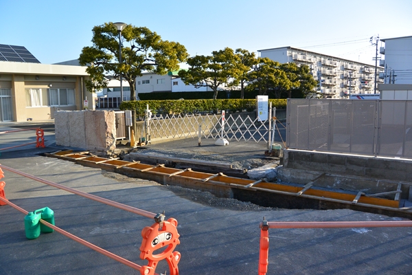 正門工事中