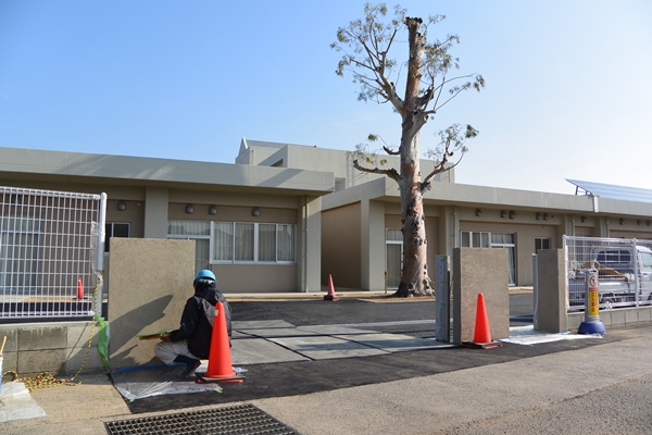 南門間もなく完成
