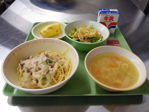 きのこたっぷりクリームパスタ