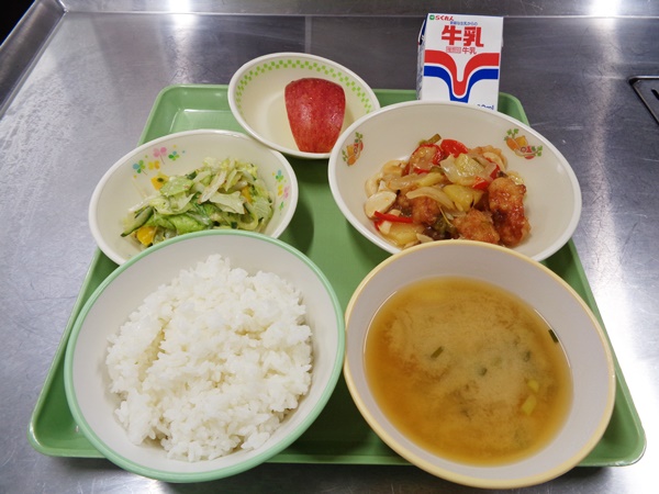 鶏肉とパイナップルのレモン炒め