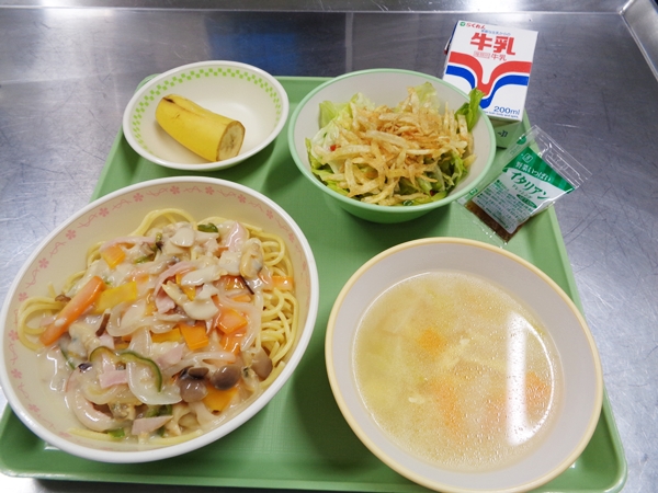 きのこのクリームパスタ