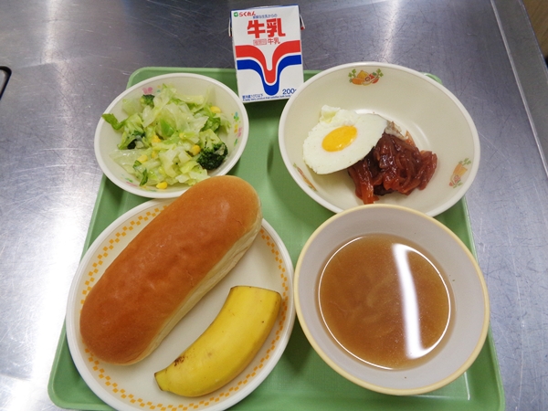 煮込みハンバーグ目玉焼きのせ