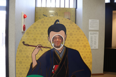 ６